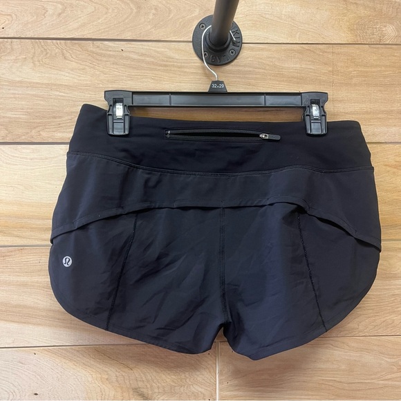 Lululemon Speed Up Low-Rise Lined Short 2.5" in black - Picture 5 of 8